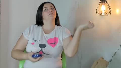 Snapshot of angelswets chatting on 02-18-25, 02:27 ANGIE online show from 02-18-25, 02:27
