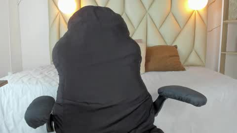 ANGIE online show from 11-14-25, 04:06