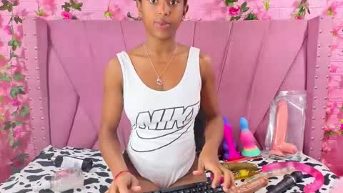 Snapshot of angeyapetite chatting on 11-18-25, 11:36 Anyega online show from 11-18-25, 11:36