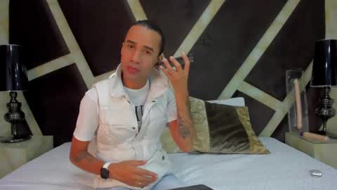 Snapshot of anghel_stone chatting on 01-19-25, 04:46 Anghel Stone online show from 01-19-25, 04:46