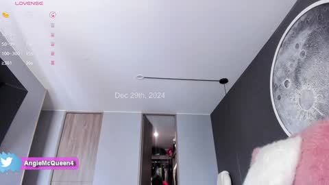 Snapshot of angie_mcqueen chatting on 12-29-24, 07:43 angie online show from 12-29-24, 07:43