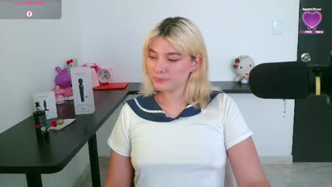 Snapshot of ania_mml chatting on 06-20-26, 10:01 Ania online show from 06-20-26, 10:01