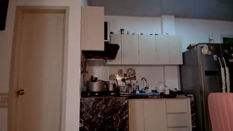 laura  online show from 06-20-26, 11:40