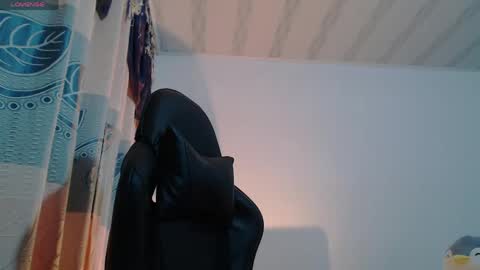 Snapshot of aniie_sweet4u chatting on 05-11-26, 02:45 ANIIE online show from 05-11-26, 02:45