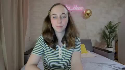 Snapshot of anikabloom chatting on 02-19-25, 12:25 anikabloom online show from 02-19-25, 12:25