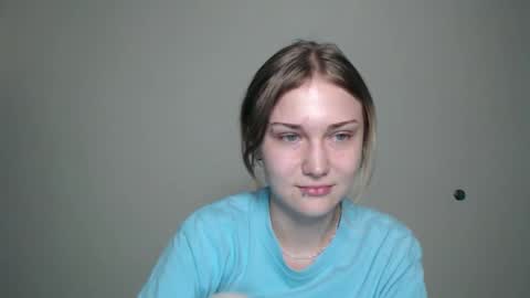 Snapshot of anisiaaa_lovesyou chatting on 09-24-25, 07:17 Anisia online show from 09-24-25, 07:17