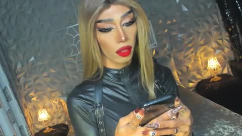 Snapshot of anitacruisze chatting on 01-08-25, 11:21 Miss Ann online show from 01-08-25, 11:21