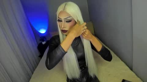 Snapshot of anitacruisze chatting on 10-02-25, 01:01 Miss Ann online show from 10-02-25, 01:01