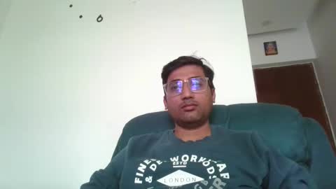 Slave looking for Mistress online show from 02-20-26, 06:26
