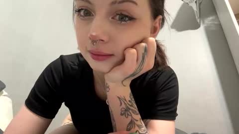 Snapshot of anmixhot chatting on 10-24-25, 10:39 AnmiXHot online show from 10-24-25, 10:39