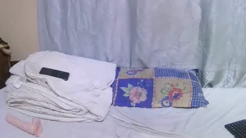 Snapshot of ann_keller chatting on 12-22-25, 12:29 ann_keller online show from 12-22-25, 12:29