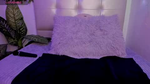 Snapshot of anna_blade_ chatting on 11-04-25, 03:44 ANNA online show from 11-04-25, 03:44