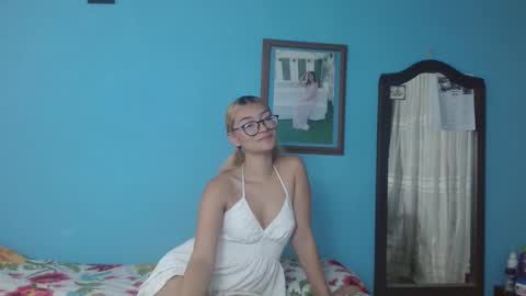 Snapshot of anna_col chatting on 02-14-26, 09:00 Anna online show from 02-14-26, 09:00