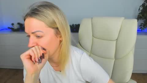 Snapshot of anna_snow9 chatting on 12-15-25, 07:07 anna_snow9 online show from 12-15-25, 07:07