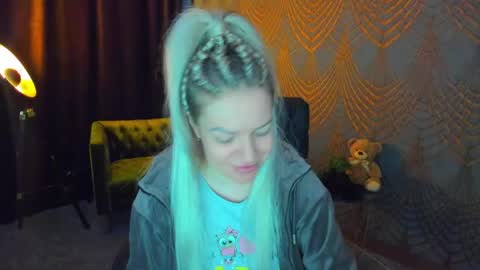 anna_snow9 online show from 04-27-26, 05:49