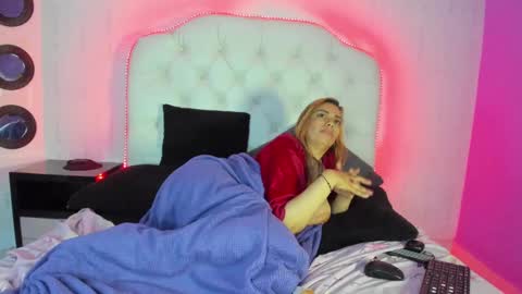 Snapshot of anna_stonne__ chatting on 02-22-25, 10:29 Anna online show from 02-22-25, 10:29