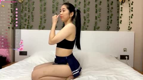 Snapshot of annabellegallego chatting on 12-22-25, 09:39 Aya online show from 12-22-25, 09:39