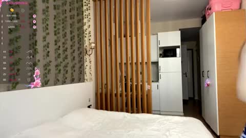 Snapshot of annabellegallego chatting on 12-23-25, 08:01 Aya online show from 12-23-25, 08:01