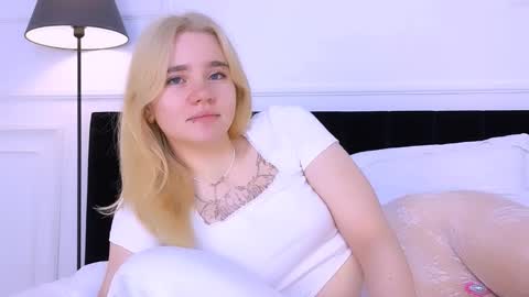 Snapshot of annabellelu chatting on 10-26-25, 02:17 AnnaBelle online show from 10-26-25, 02:17