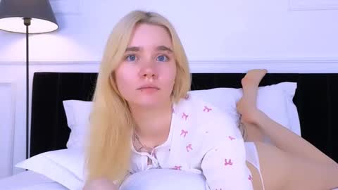 Snapshot of annabellelu chatting on 11-08-25, 08:14 AnnaBelle online show from 11-08-25, 08:14