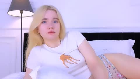 Snapshot of annabellelu chatting on 11-09-25, 02:32 AnnaBelle online show from 11-09-25, 02:32