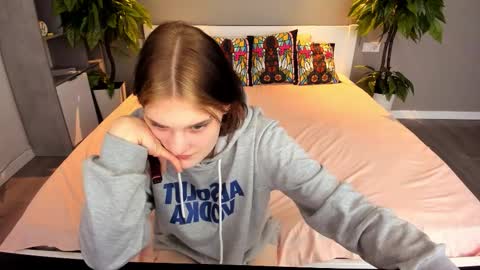 Anna online show from 09-15-25, 12:49