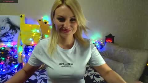 Snapshot of annagreeneyess chatting on 08-07-26, 02:30 Anna online show from 08-07-26, 02:30