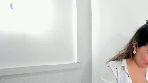 Snapshot of annajaimes chatting on 01-12-26, 11:32 Annalu online show from 01-12-26, 11:32