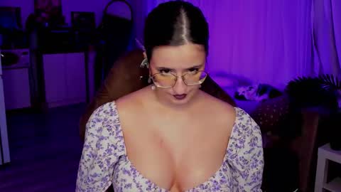 Snapshot of annalluring chatting on 12-21-25, 04:14 annalluring online show from 12-21-25, 04:14