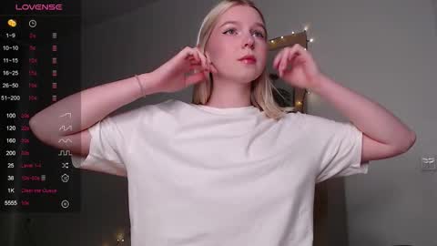 Snapshot of annamilky chatting on 09-13-25, 04:40 annamilky online show from 09-13-25, 04:40