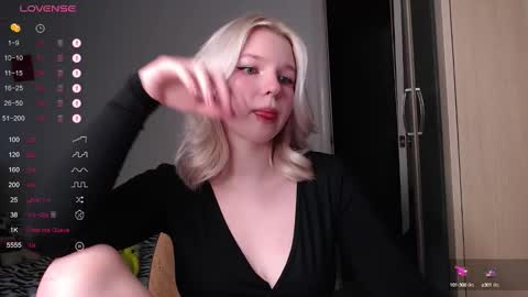 Snapshot of annamilky chatting on 10-13-25, 12:27 annamilky online show from 10-13-25, 12:27