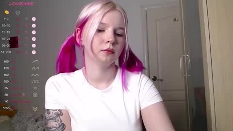 Snapshot of annamilky chatting on 10-17-25, 03:14 annamilky online show from 10-17-25, 03:14