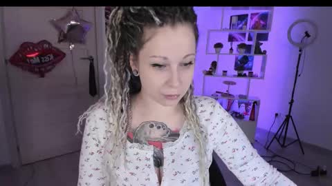 Snapshot of annanebula chatting on 10-22-25, 02:34 Anna online show from 10-22-25, 02:34