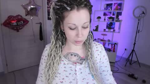 Snapshot of annanebula chatting on 10-31-25, 02:45 Anna online show from 10-31-25, 02:45