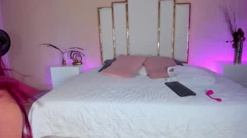 Anna online show from 11-08-25, 04:01