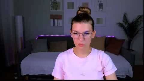 Im Anna online show from 06-24-26, 04:33