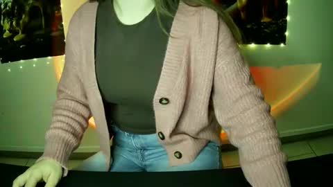 Bella online show from 09-23-25, 10:07