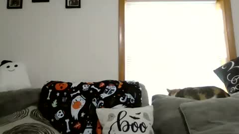 Snapshot of anne12369 chatting on 10-28-25, 01:47 anne online show from 10-28-25, 01:47