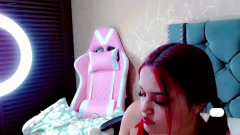 Snapshot of anne_julienne chatting on 01-14-25, 12:00 online show from 01-14-25, 12:00
