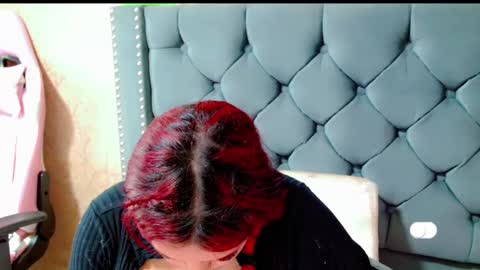 Snapshot of anne_julienne chatting on 02-15-25, 02:47 online show from 02-15-25, 02:47