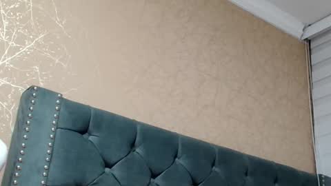 Snapshot of anne_julienne chatting on 09-19-25, 12:45 online show from 09-19-25, 12:45