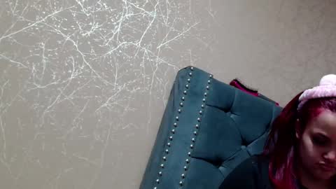 Snapshot of anne_julienne chatting on 10-17-25, 01:53 online show from 10-17-25, 01:53