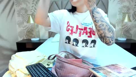 Snapshot of annedixie chatting on 05-28-26, 03:26 Anne online show from 05-28-26, 03:26