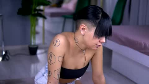 Snapshot of annefaris chatting on 01-06-26, 05:33 Anne online show from 01-06-26, 05:33