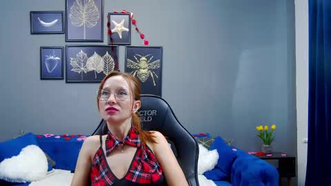 Snapshot of annehove chatting on 02-14-25, 08:21 Anne online show from 02-14-25, 08:21