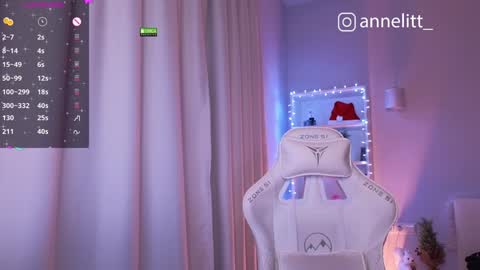 Snapshot of annelitt chatting on 01-08-25, 09:01 annelitt online show from 01-08-25, 09:01