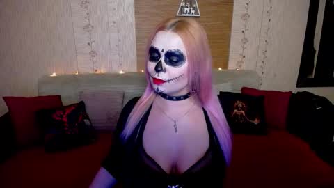 AnnessixReign online show from 10-31-25, 01:01