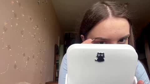 Snapshot of annettavictoria chatting on 05-18-26, 08:53 Aria online show from 05-18-26, 08:53