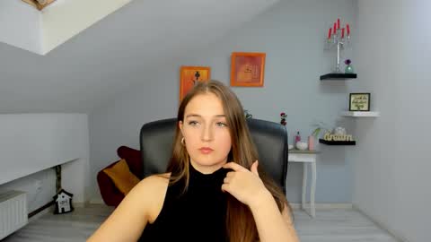 annewilsonn online show from 11-07-25, 12:16