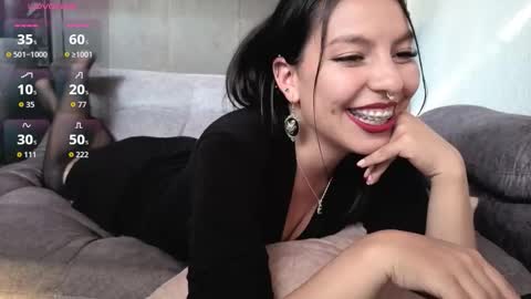 Snapshot of anni_art chatting on 12-15-25, 09:08 Anni online show from 12-15-25, 09:08